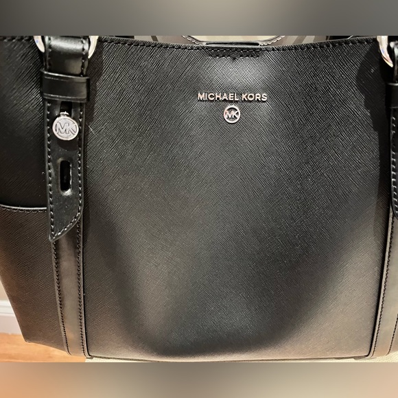 Michael Kors classic large black tote bag , authentic . MK logo in front , mint. - Picture 3 of 6